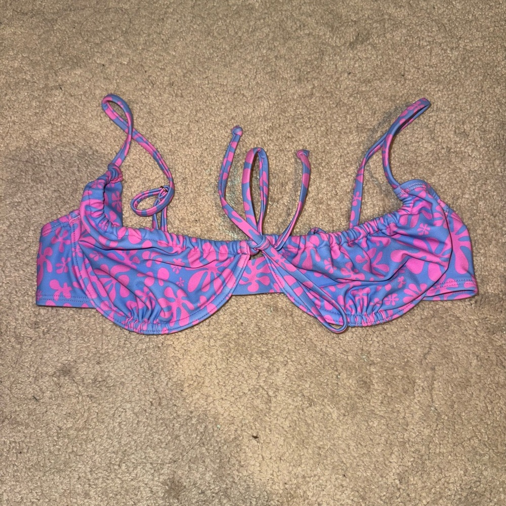 Kulani Kinis medium top